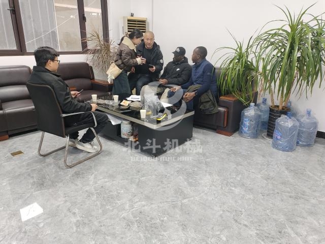 來自非洲的建筑領域團隊來我司了解工業烘干機